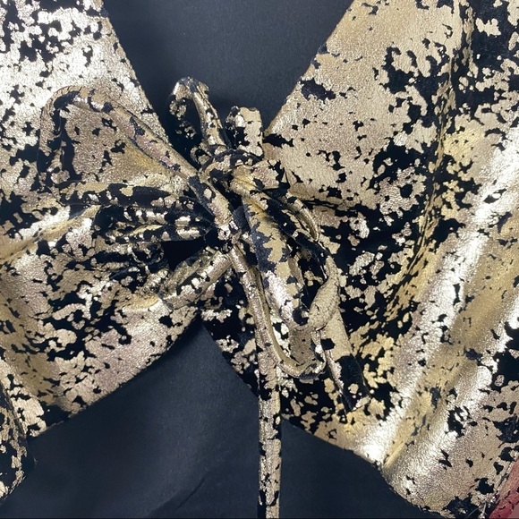 NWT. Meraki (Urban Outfitters ) Young Comtemporary Top. Gold and Black. Sz M - Picture 4 of 14